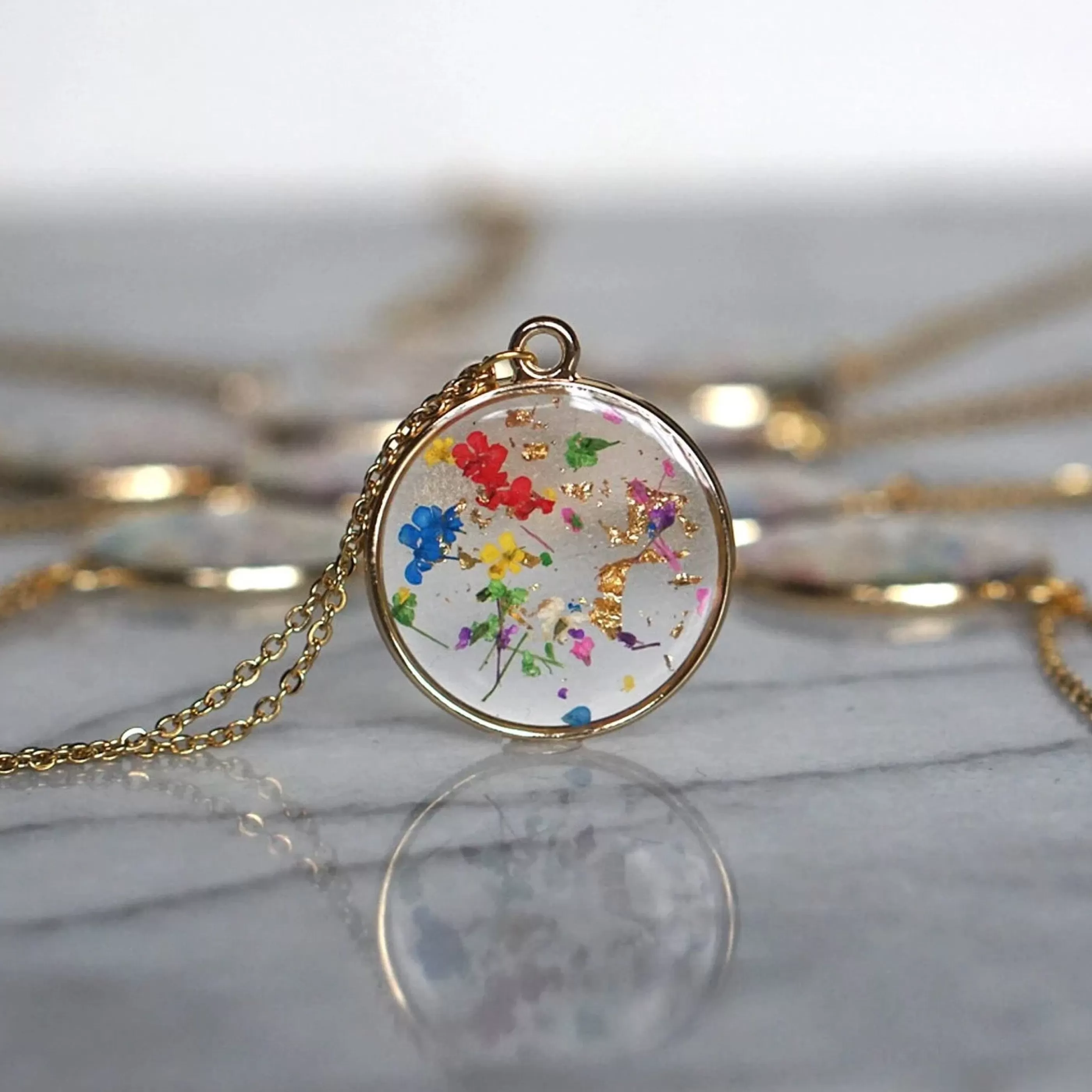 The Pretty Pickle Jewellery>Flower Confetti Resin Pendant Necklace