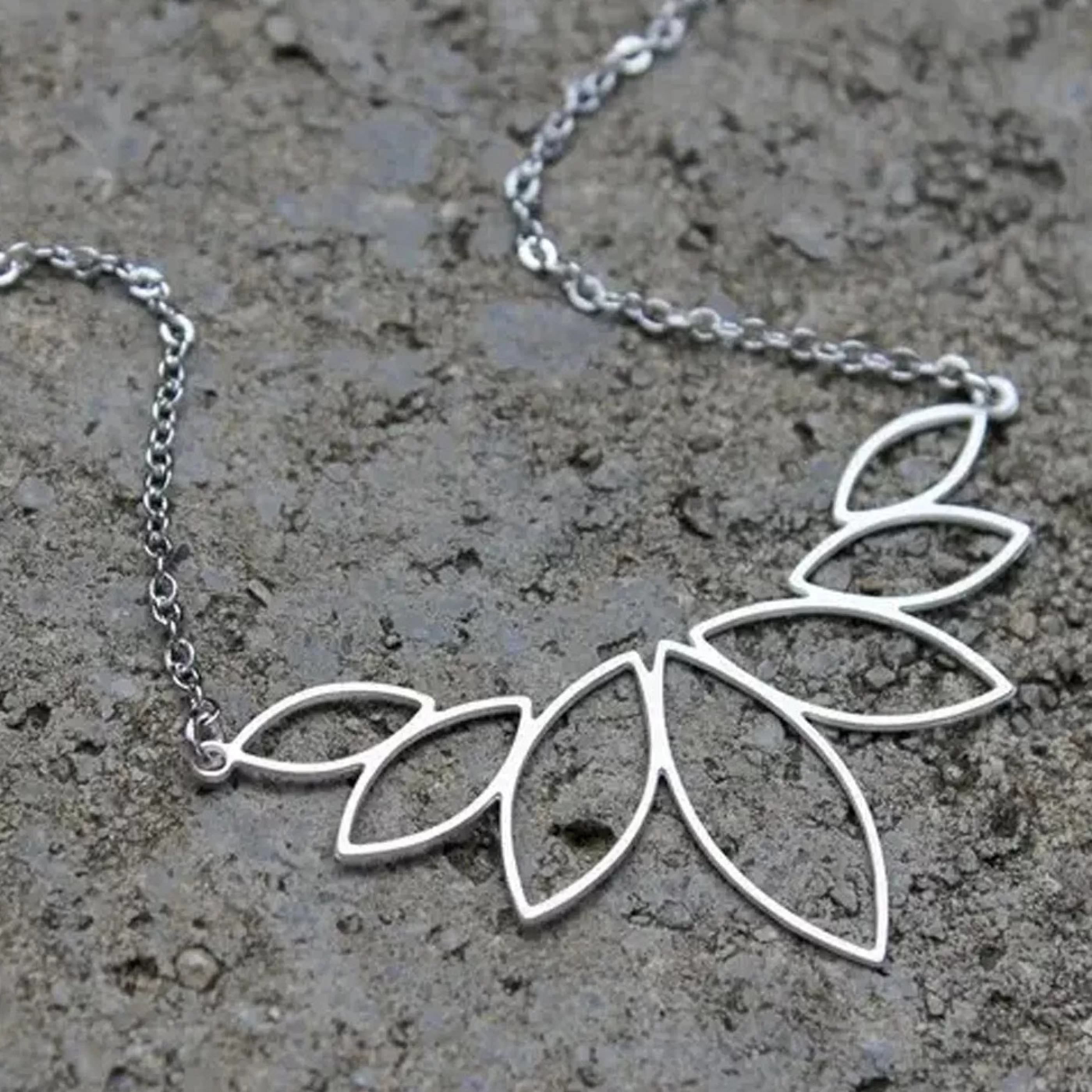 Vintage Acorn Jewellery>Silver Lotus Necklace