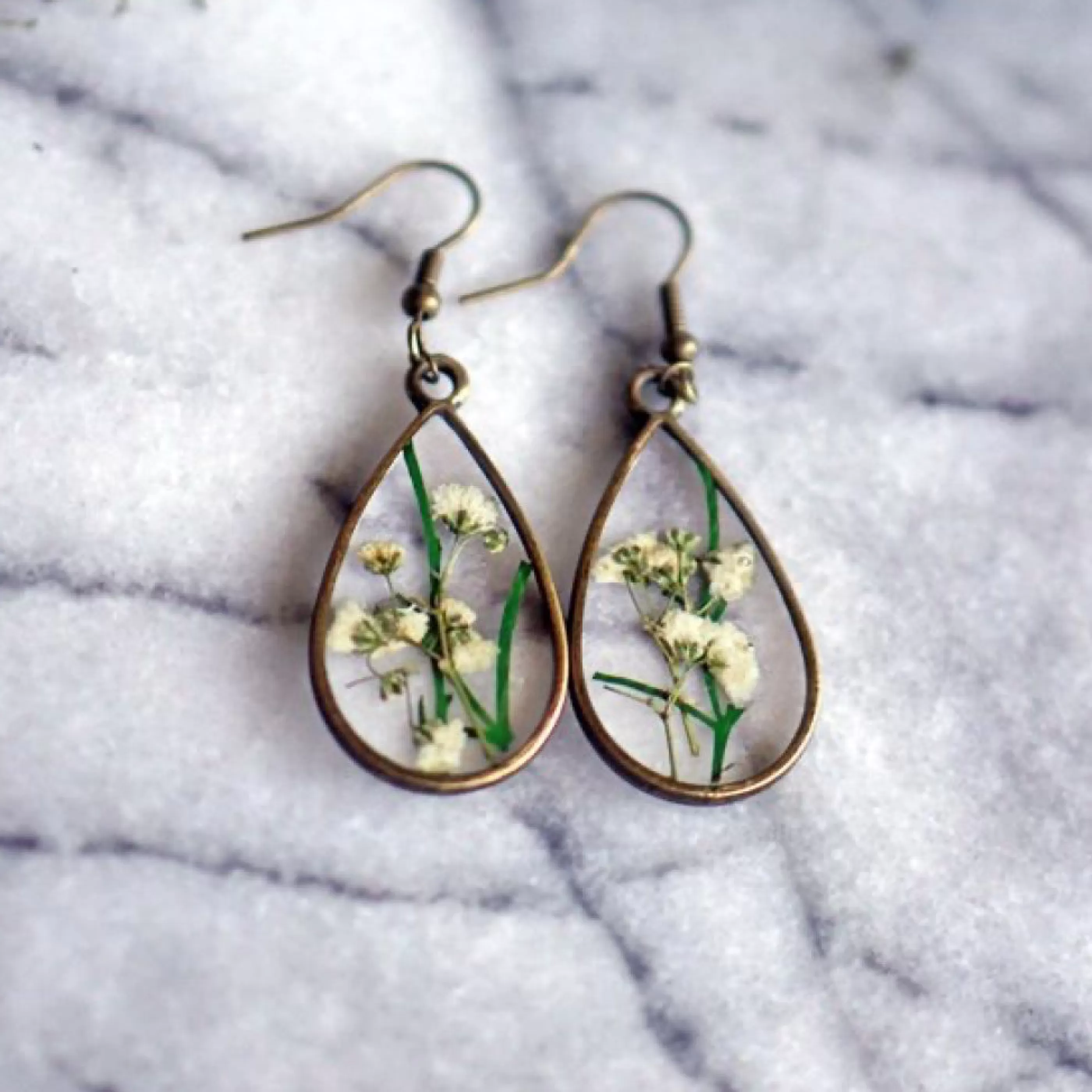 The Pretty Pickle Jewellery>White Flower Pendant Earrings